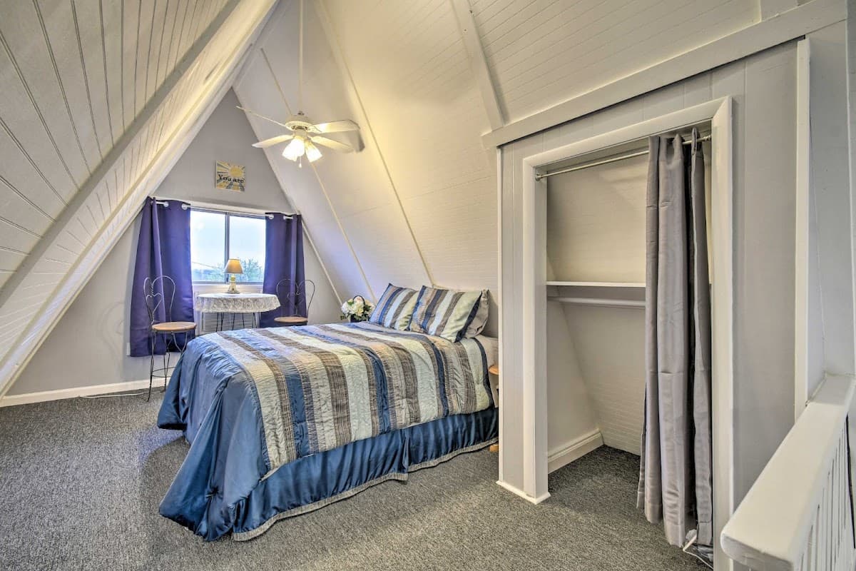 KJ's River Loft LLC, Holiday Home in Algonac
