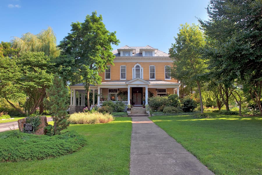BEALL MANSION An Elegant Bed and Breakfast Inn, Hotel in Alton