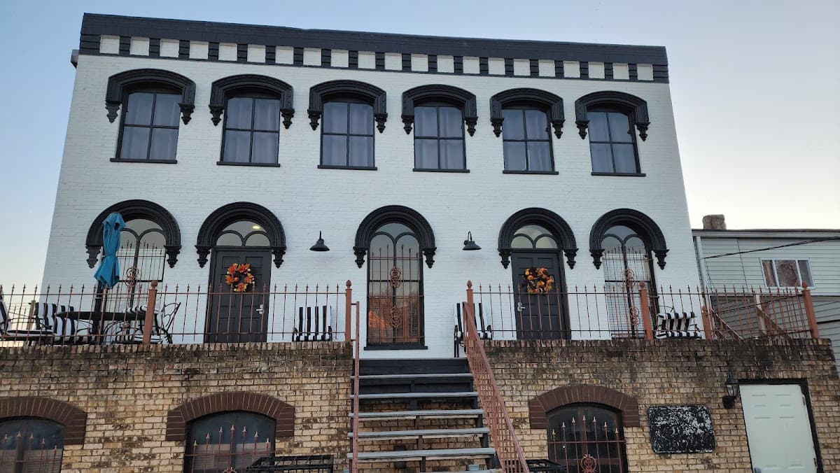 Your Boutique Hotel (Formerly WOW on Broadway), Hotel in Alton