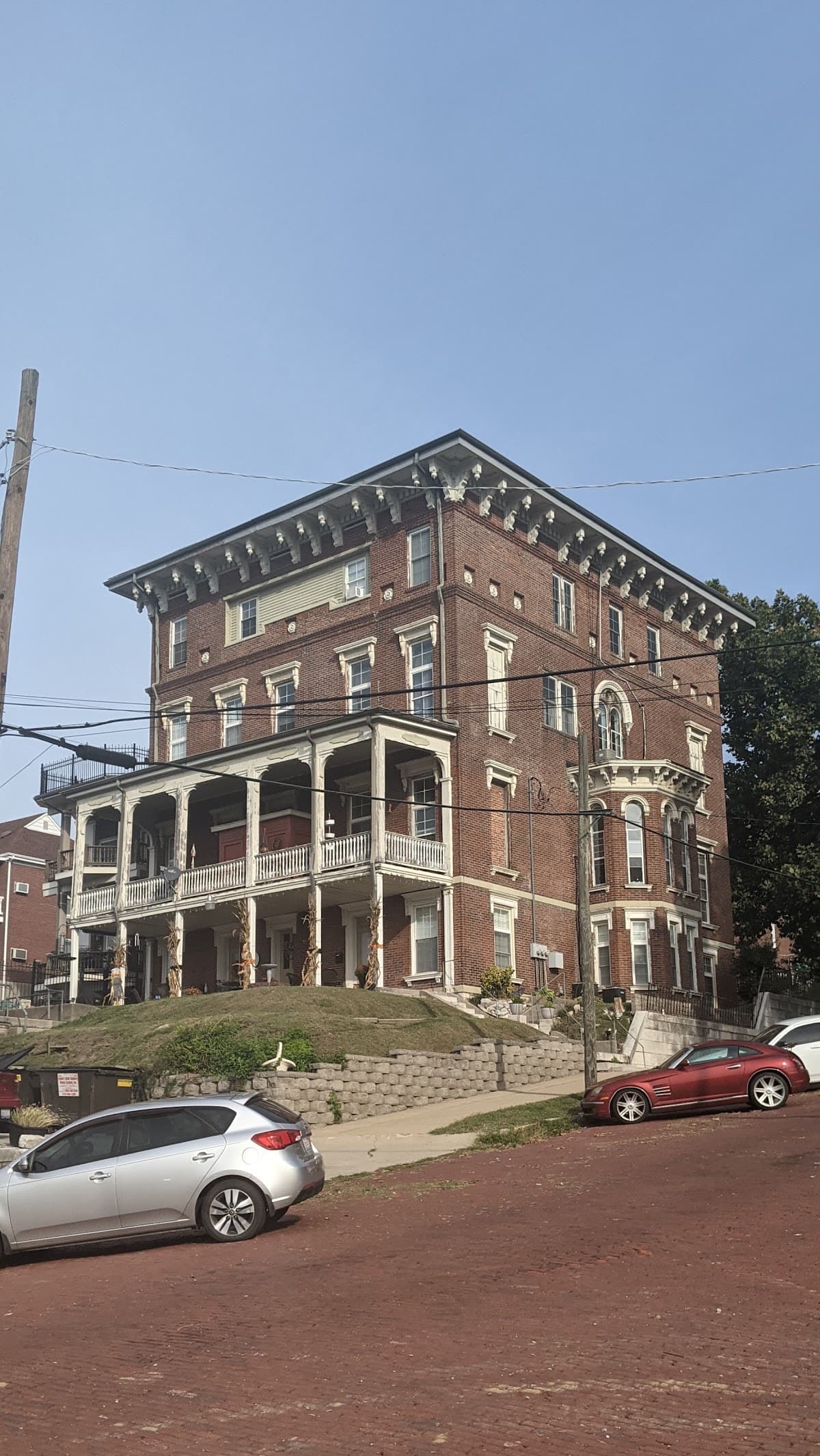 Mysterious Mineral Springs Hotel, Hotel in Alton
