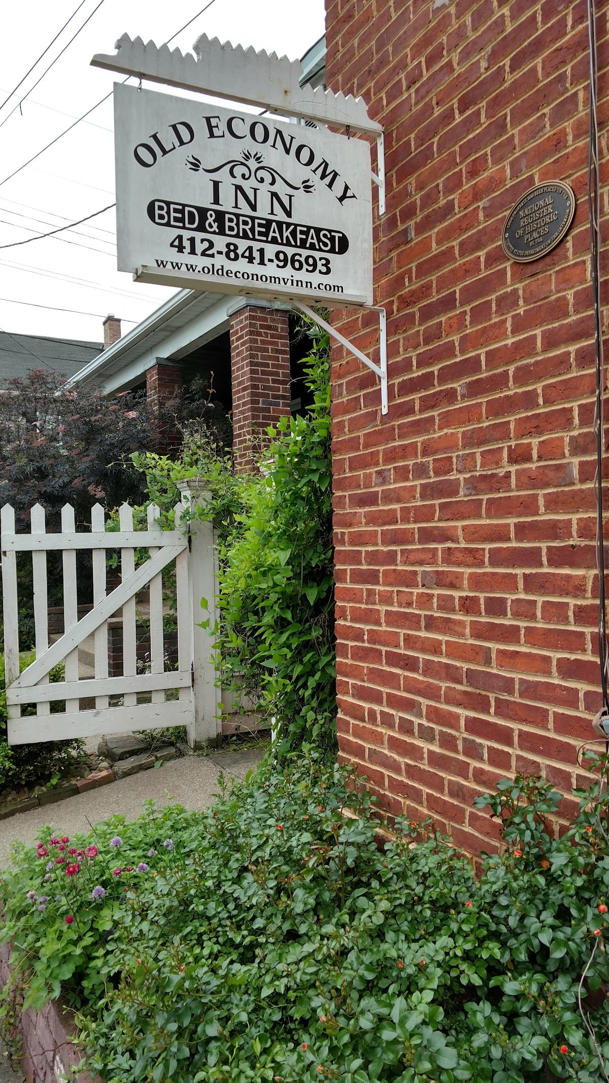 Old Economy Inn & Cafe LLC, Hotel in Economy