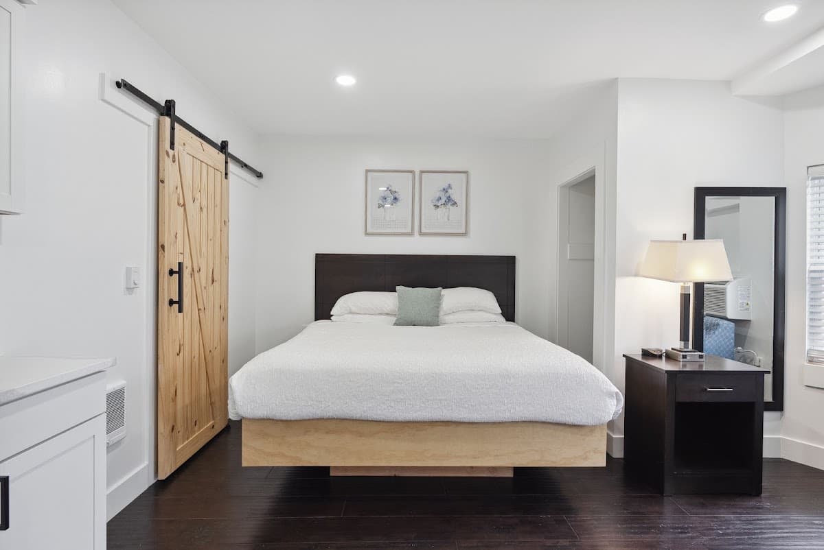 Lodgyy Studios, Hotel in Millbourne