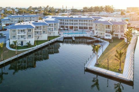 Waterline Villas & Marina, Autograph Collection, Hotel in Holmes Beach