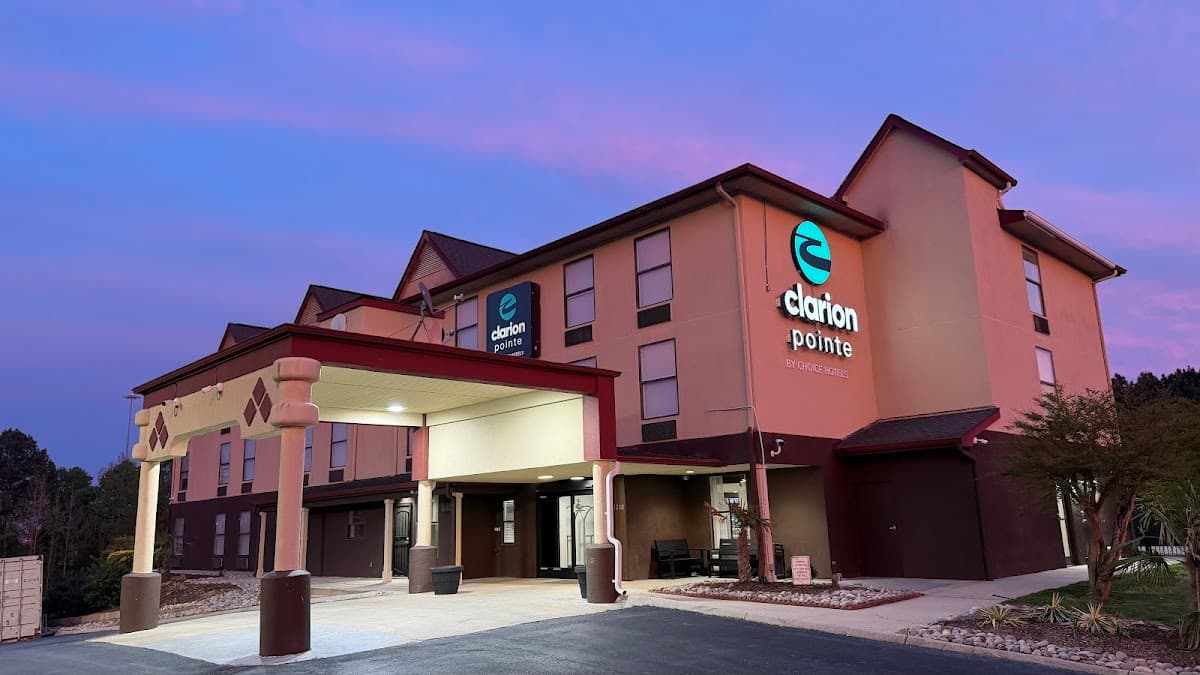 Clarion Pointe, Hotel in Archdale