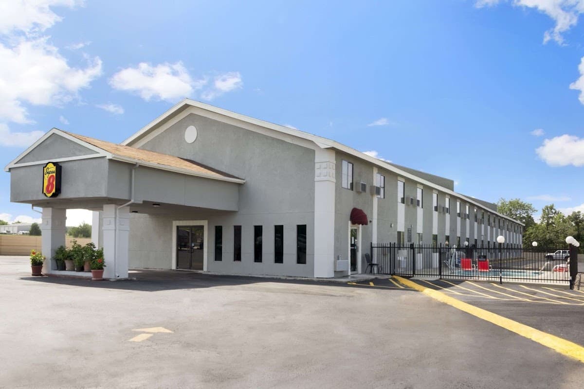 Super 8 by Wyndham Ardmore, Hotel in Ardmore