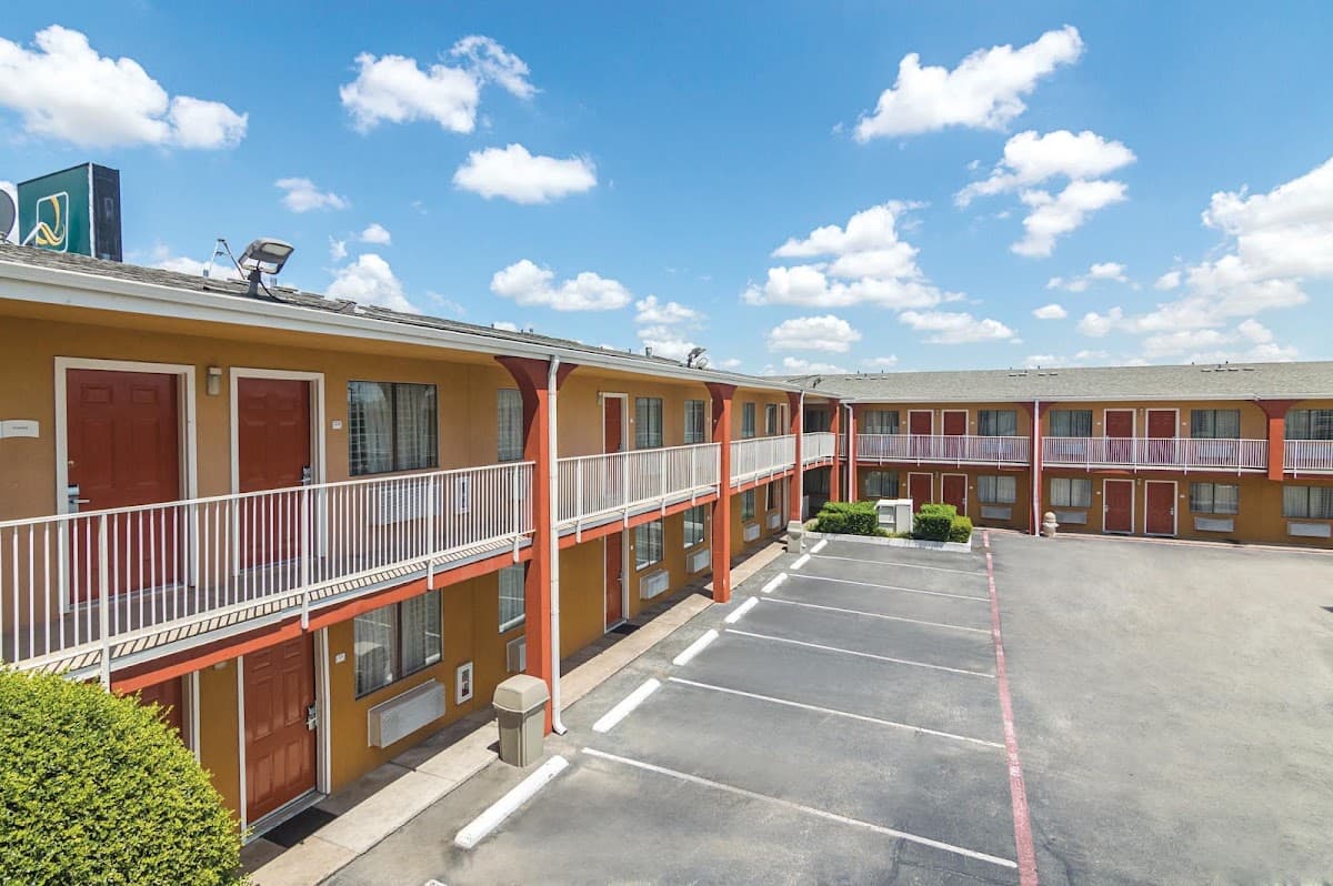 Quality Inn & Suites Six Flags Area, Hotel in Arlington