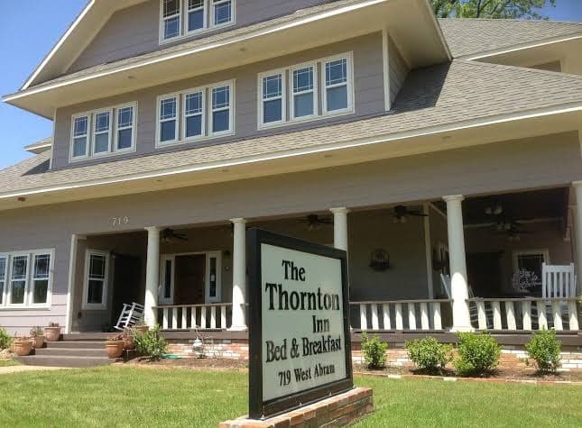 The Thornton Inn Bed and Breakfast, Bed & Breakfast in Arlington