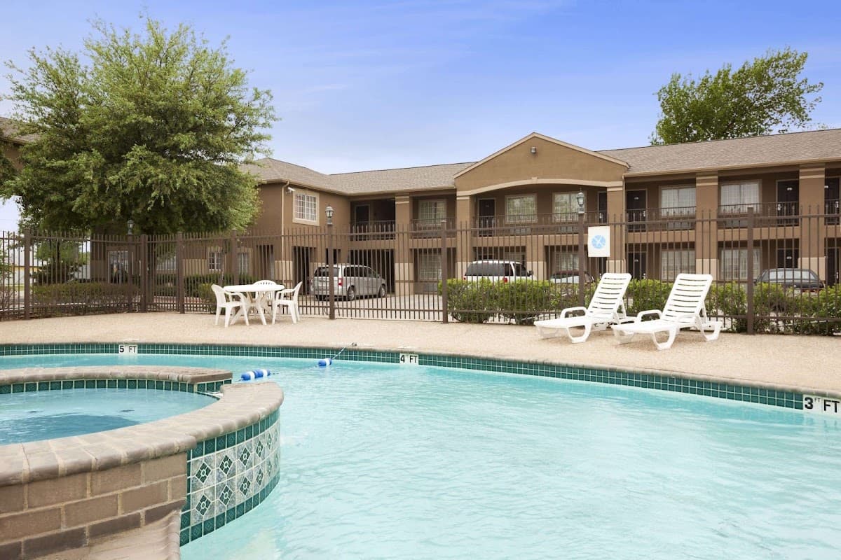 Howard Johnson by Wyndham Grand Prairie Near Lone Star Park, Hotel in Grand Prairie
