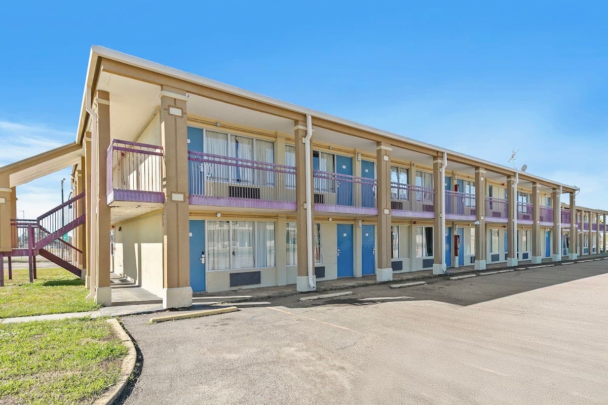 Luxury Inn By Hotel O Hattiesburg, MS, Motel in Arnold Line