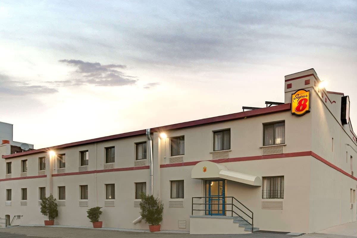 Super 8 by Wyndham Long Island City LGA Hotel, Hotel in Astoria