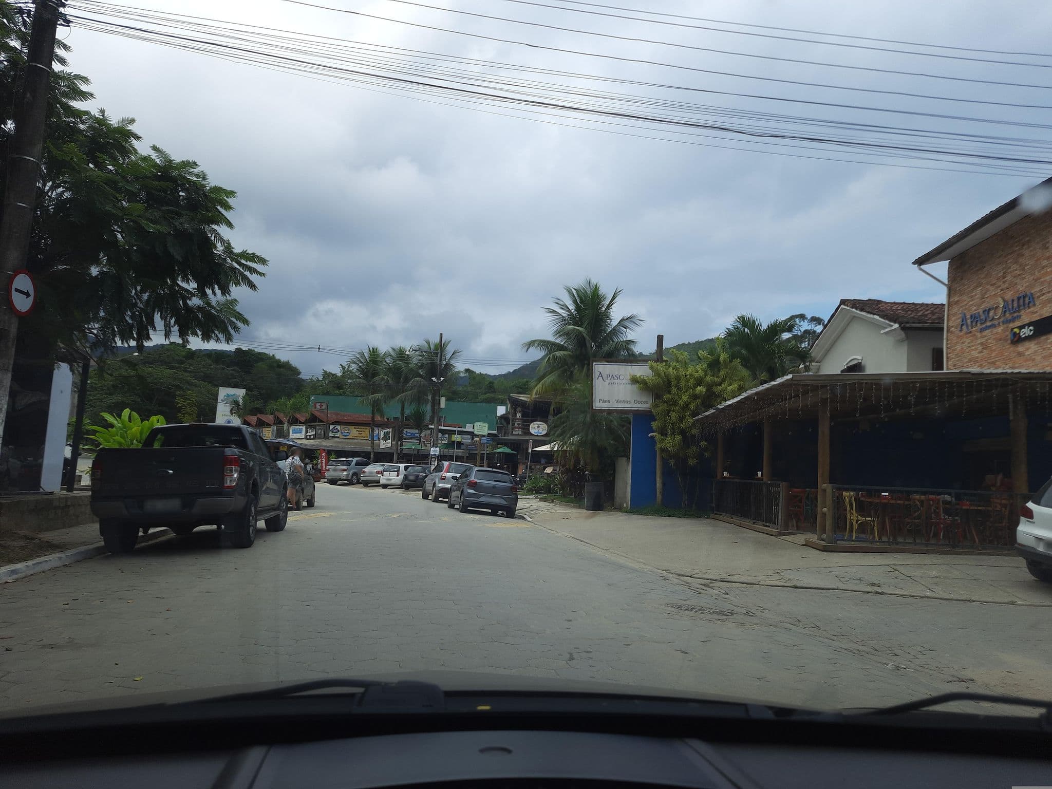 Street view near Pousada Sol e Mar, Salesópolis — © alemenezes (CC BY-SA · Mapillary)