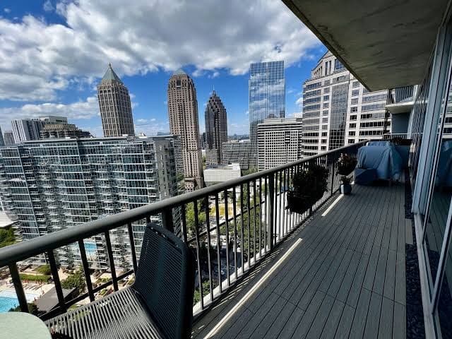 Gorgeous furnished 2/2.5 condo for rent in Midtown [12 month lease only], Hotel in Atlanta