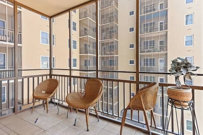\"Welcome to our fully furnished condo in the heart of Atlanta's Tourism and Convention Districts!\", Hotel in Atlanta