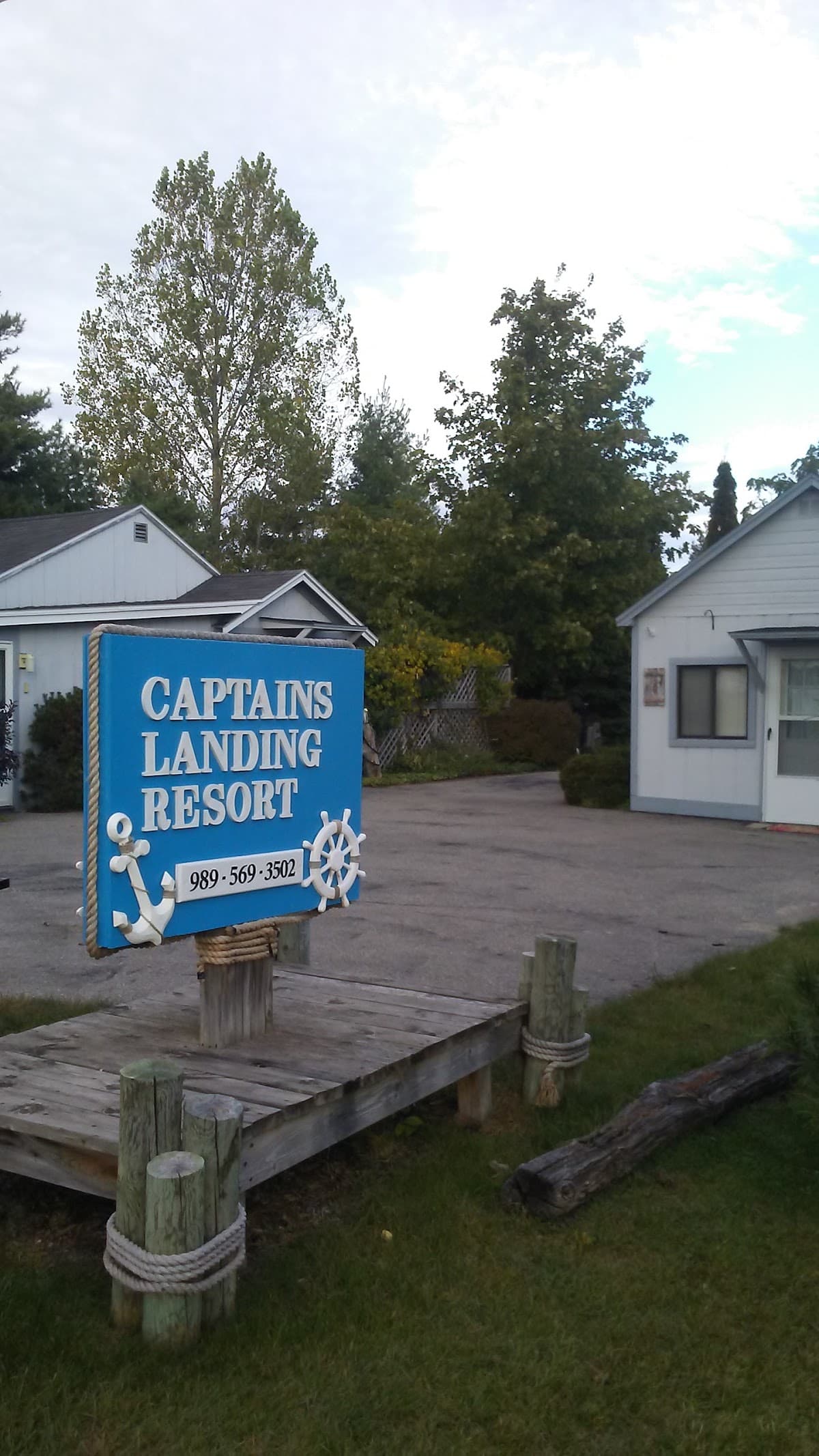 Captains Landing Resort, Resort in Au Sable