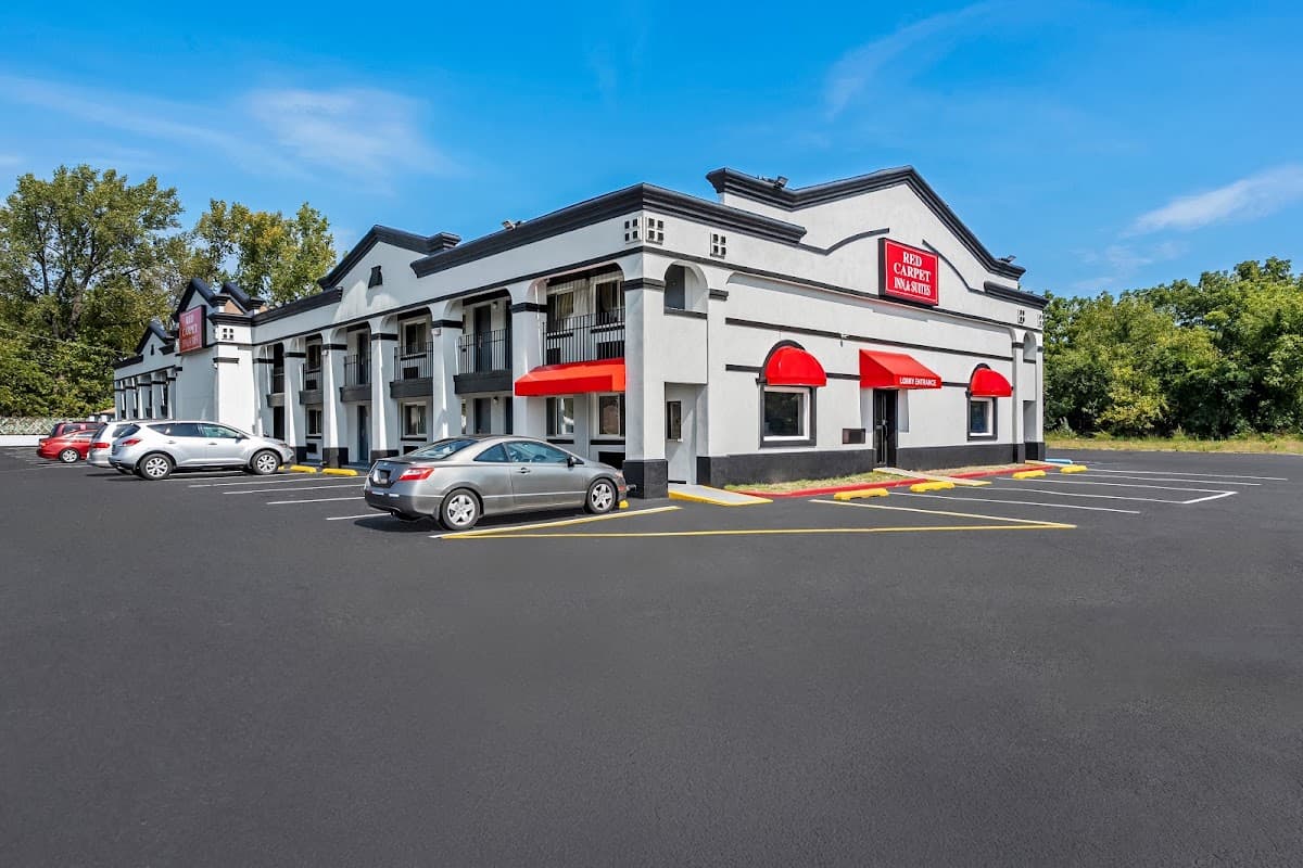 Red Carpet Inn and Suites, Hotel in Runnemede