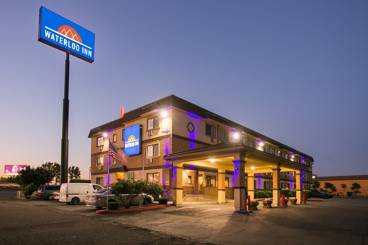 Waterloo Inn, Hotel in August