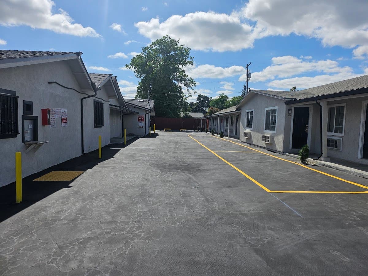 El Rey Motel, Motel in August