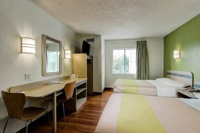 Super 8 by Wyndham Aurora East - Double Room - Non Smoking, Hotel in Aurora