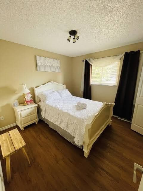 Cozy 5-Bedroom Home in Aurora! Perfect blend of comfort & convenience, Hotel in Aurora