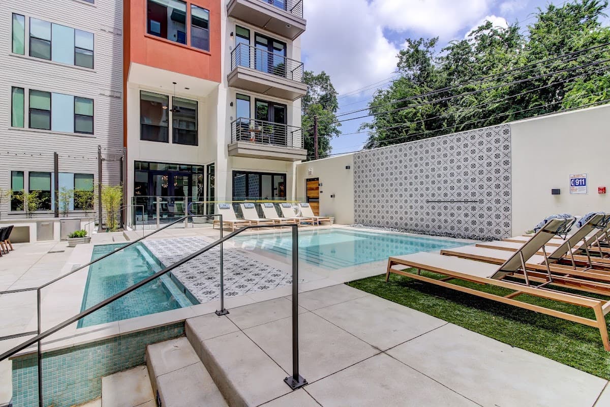 Sentral East Austin at 1614 E. Sixth | Austin Apartments, Aparthotel in Austin