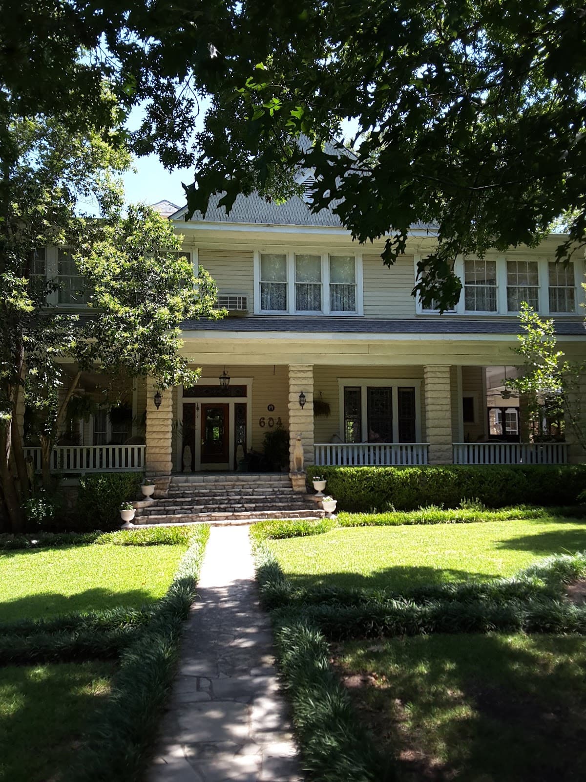 Strickland Arms B & B, Bed & Breakfast in University of Texas