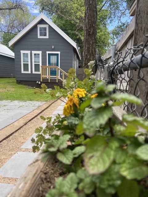 Clean, modern guesthouse located in a central Austin., Guesthouse in University of Texas