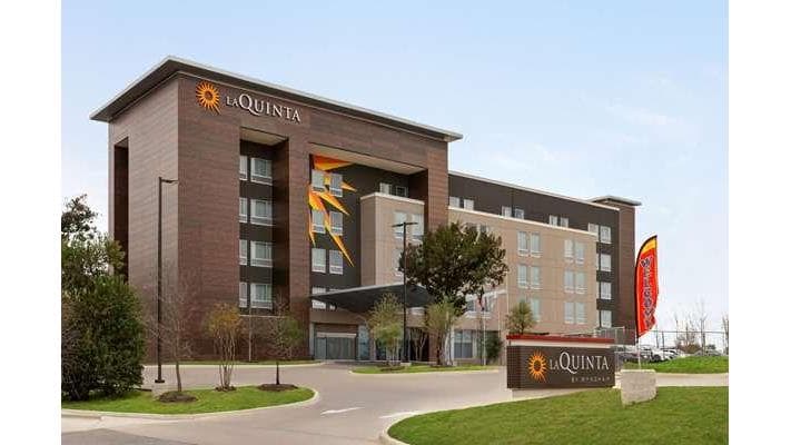 La Quinta Inn & Suites by Wyndham Austin South, Hotel in Austin