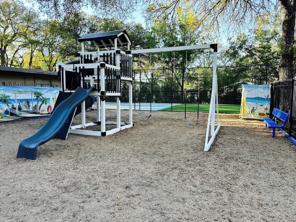 Royal Palms Manufactured Home Community, Caravan Park in Austin