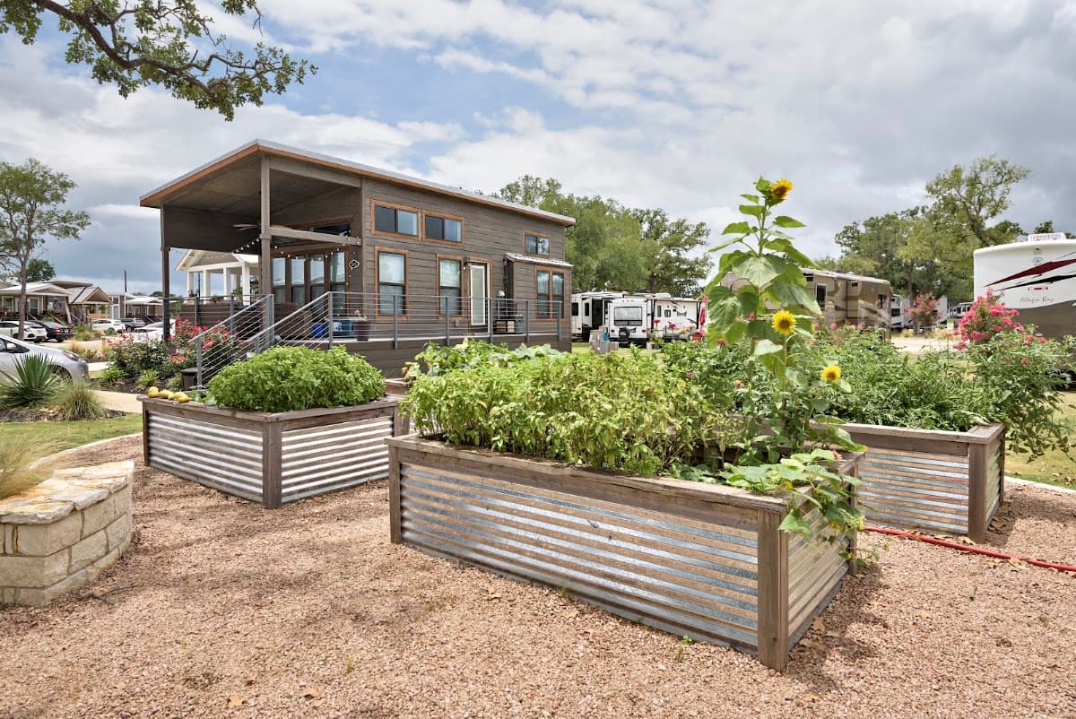 Oak Forest RV Resort, Caravan Park in Hornsby Bend