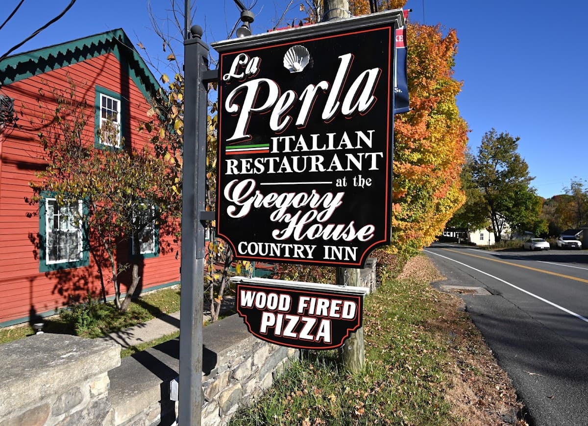 La Perla Restaurant And Country Inn, Hotel in Averill Park