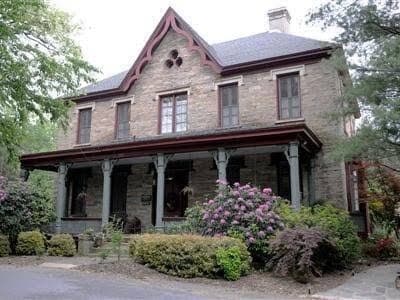 Blake House Inn, Bed & Breakfast in Royal Pines