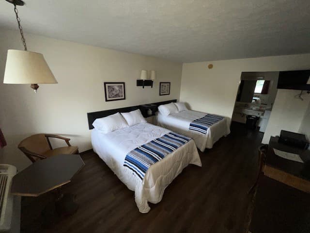 Knotty Pine Inn & Motel, Motel in Breese