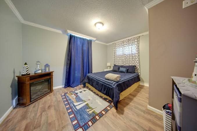 Gorgeous Erie Oasis w/ Heated Indoor Pool!, Hotel in Avonia