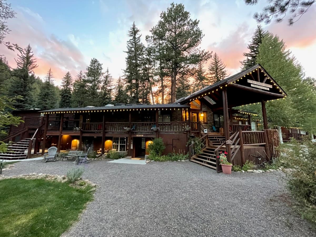 Two Bridges Lodge, Hotel in Bailey