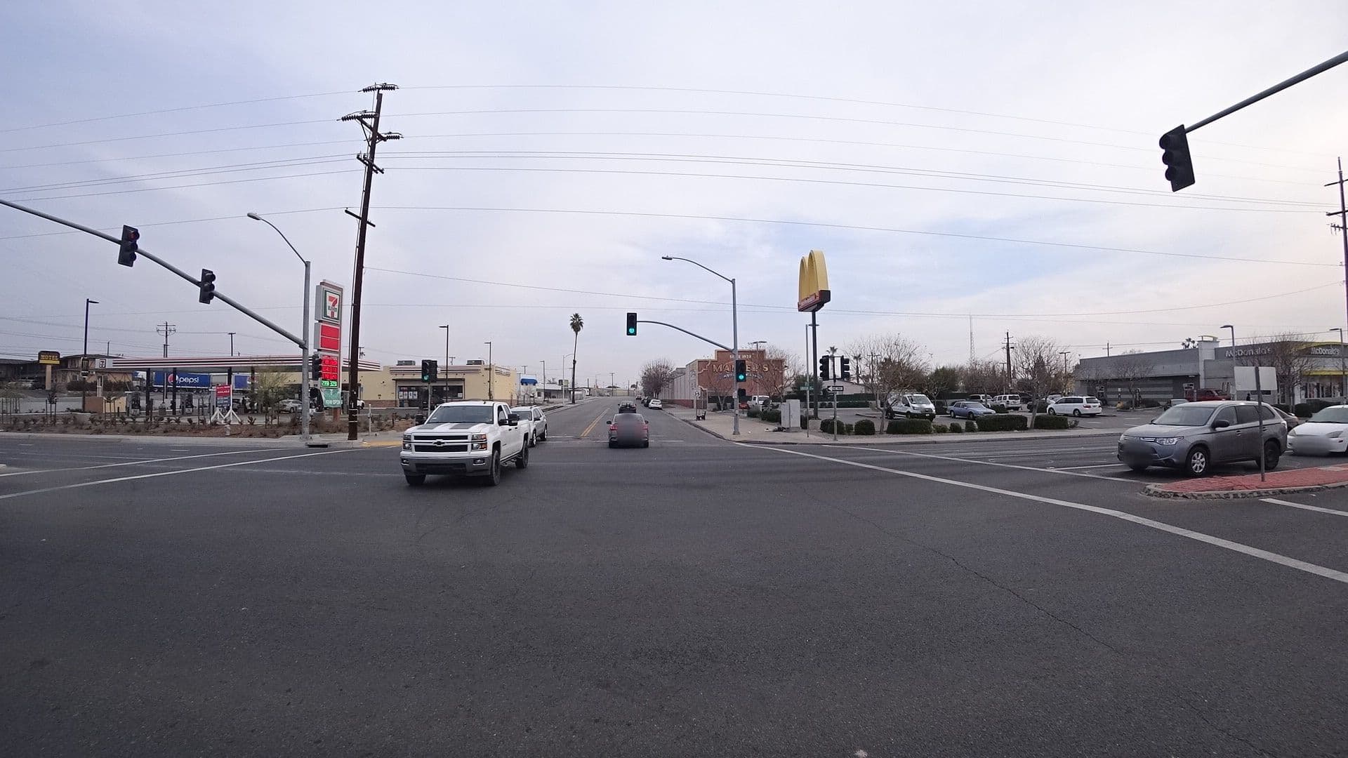 Street view near Inn, Bakersfield — © marker_geo (CC BY-SA · Mapillary)
