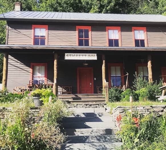 The Stickett Inn, Hotel in Barryville