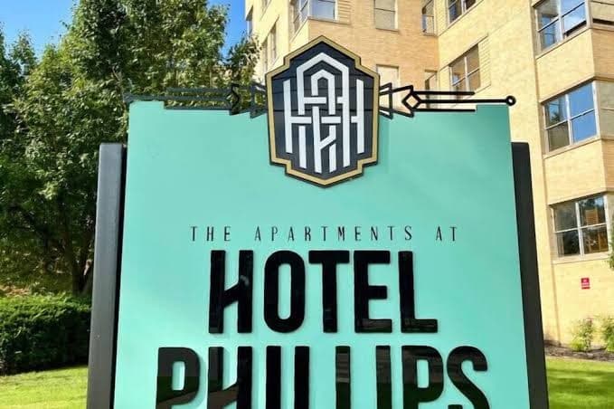 107 · Downtown Retro Room 107 - Hotel Phillips, Hotel in Bartlesville