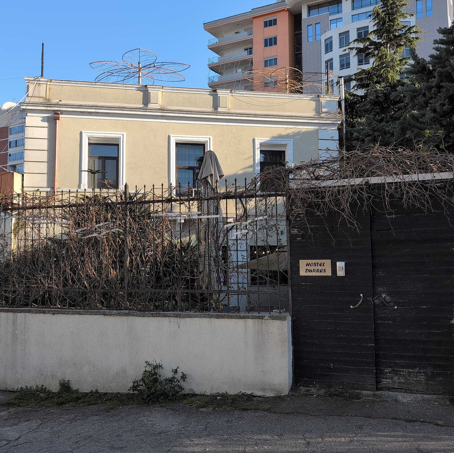Durres Hostel (via Wikimedia Commons, CC0)