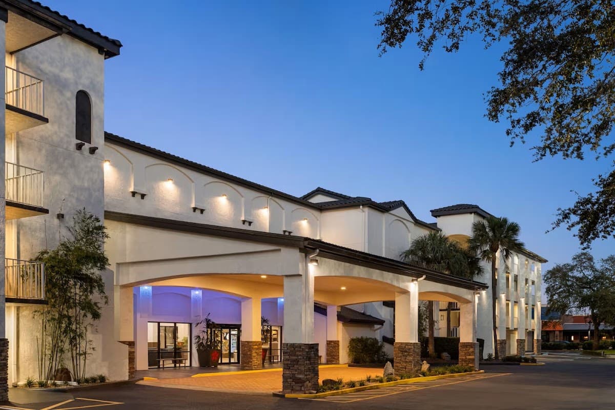 Mai Hana Hotel & Suites I Drive- Theme Parks, Hotel in Doctor Phillips