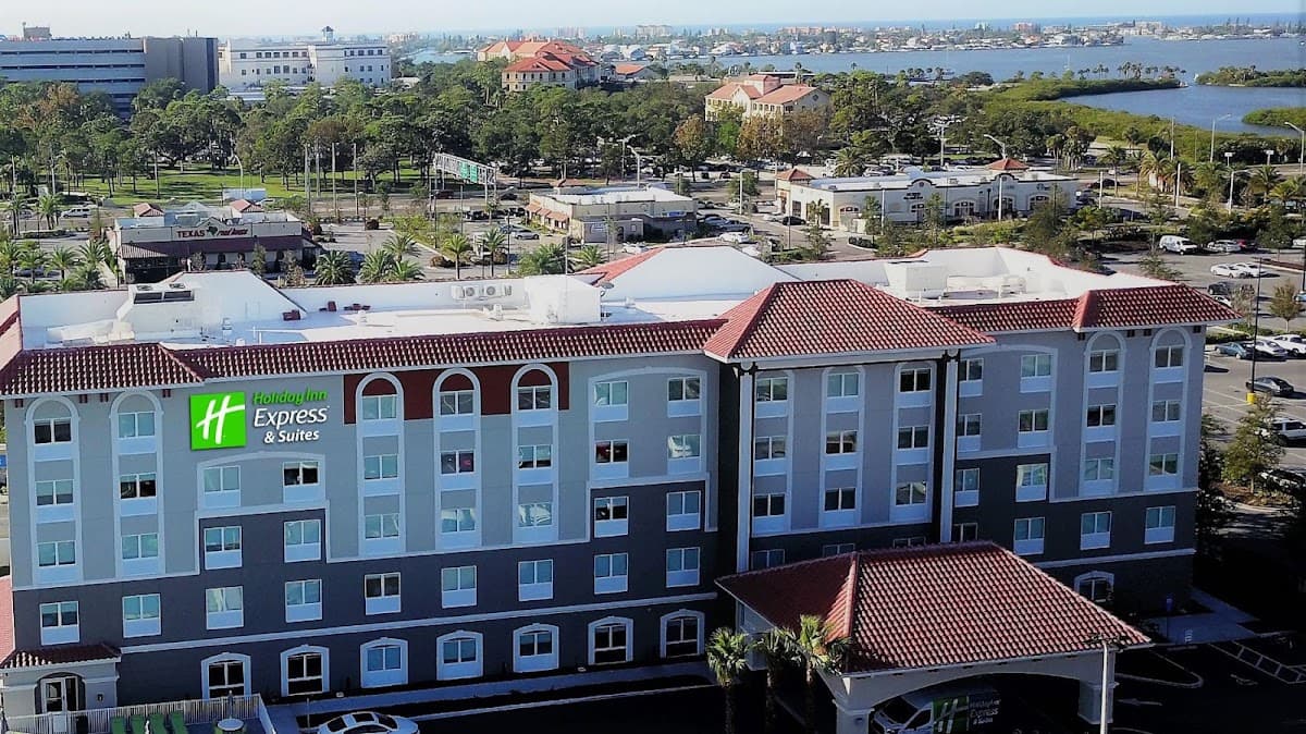 Holiday Inn Express & Suites St. Petersburg - Madeira Beach by IHG, Hotel in Bay Pines