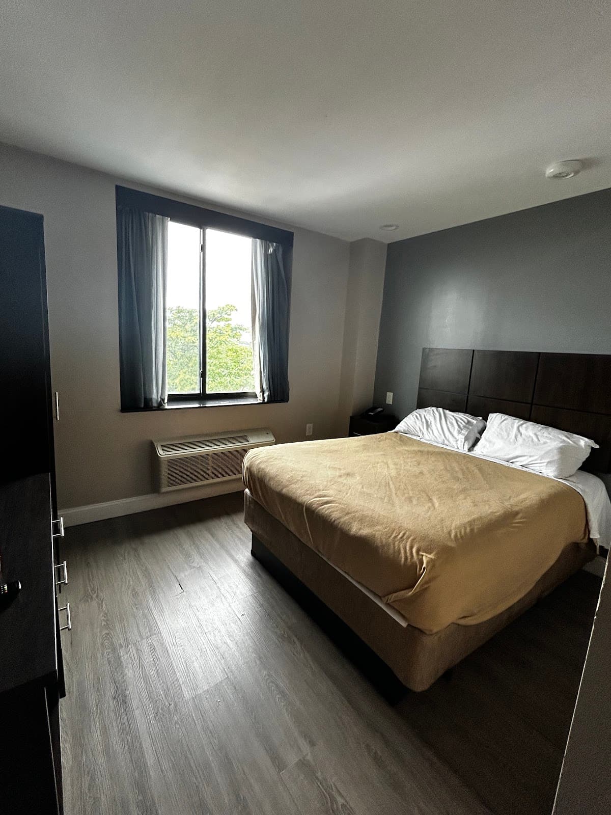 Royal Hotel Bronx, Hotel in Baychester