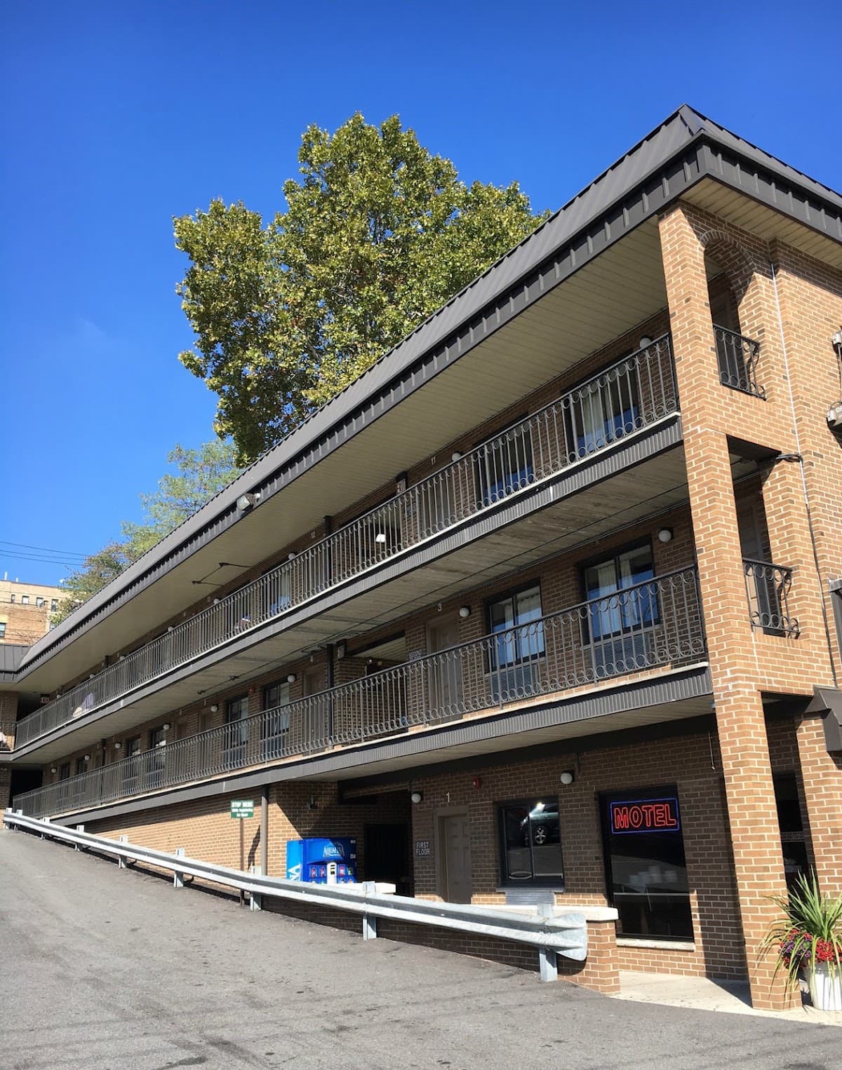 River Road Motor Inn, Motel in Wakefield
