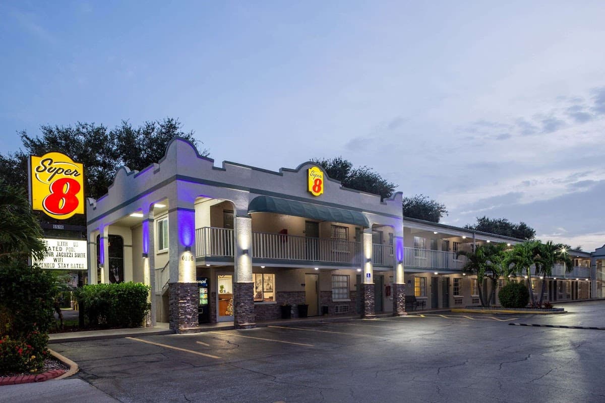 Super 8 by Wyndham Bradenton Sarasota Area, Hotel in Bayshore Gardens