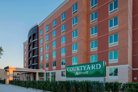 Courtyard by Marriott New York Queens/Fresh Meadows, Hotel in Fresh Meadows