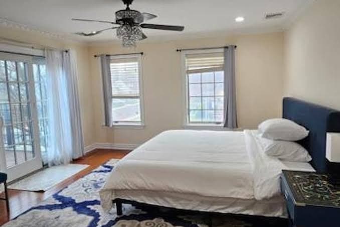 Luxury Hotel-Style Room in Queens, New York - Deluxe King Room, Hotel in Bayside
