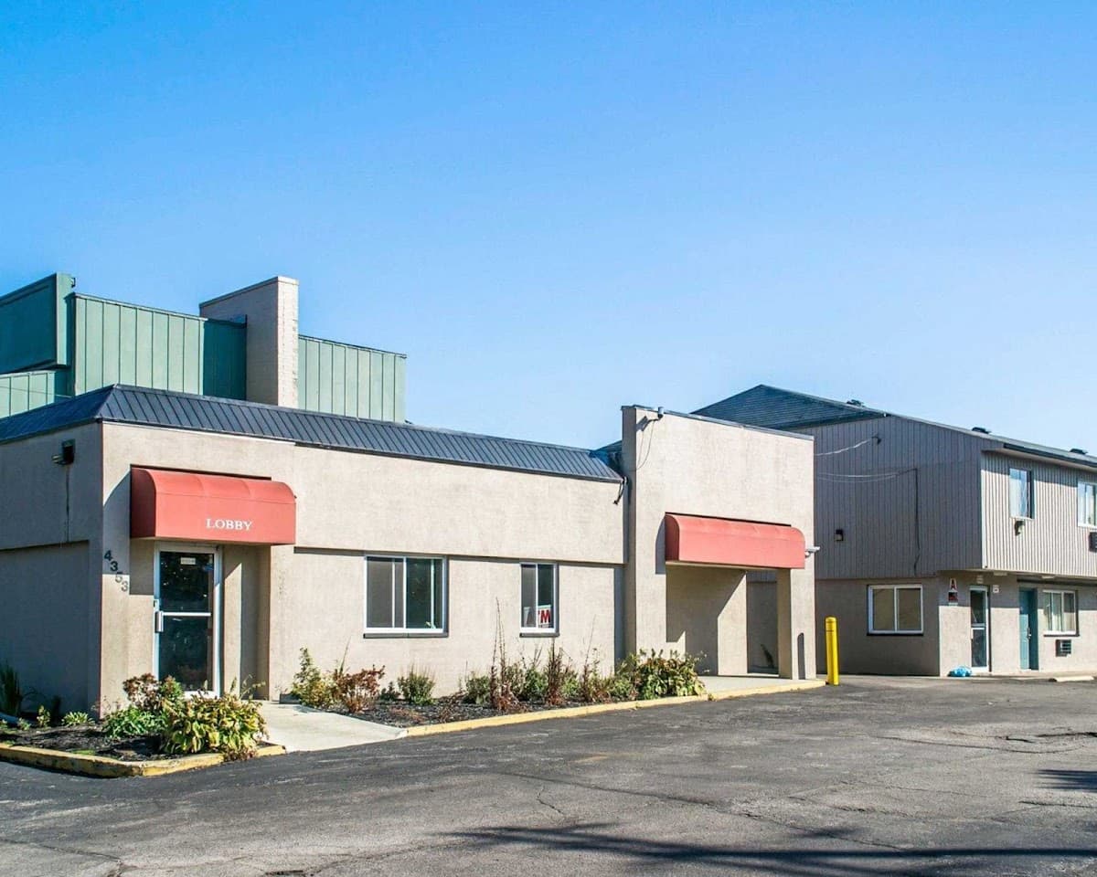 Econo Lodge, Hotel in North Randall