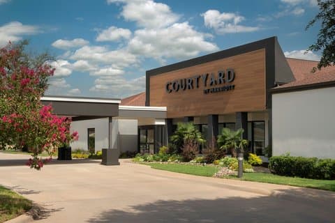 Courtyard by Marriott Dallas-Fort Worth/Bedford, Hotel in Bedford