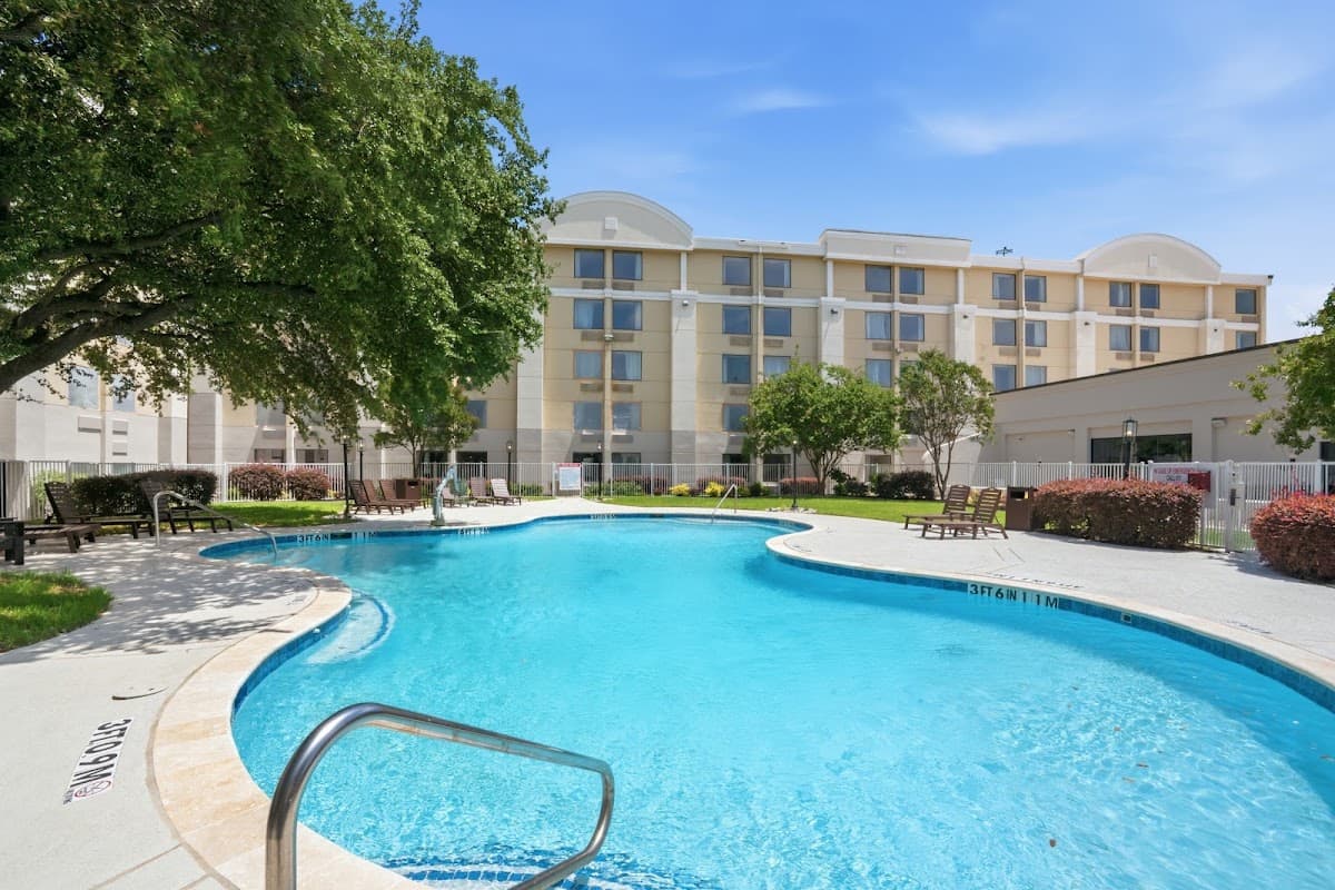 Kozy Hotel Dallas DFW Airport Area West, Hotel in Bedford