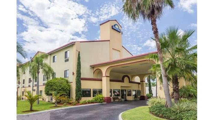 Days Inn by Wyndham Sarasota I-75, Hotel in Lake Sarasota