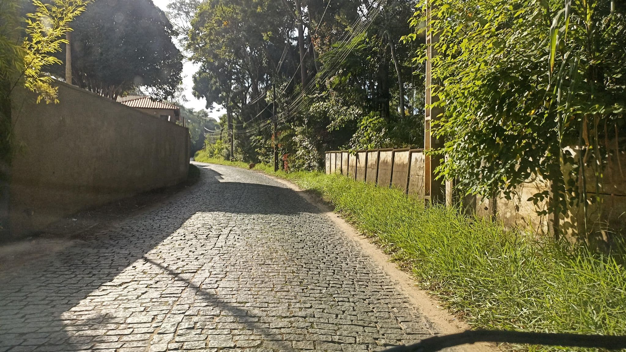Street view near Pousada Recanto das Araras, Tiradentes — © MuitoAlemdasFronteiras (CC BY-SA · Mapillary)